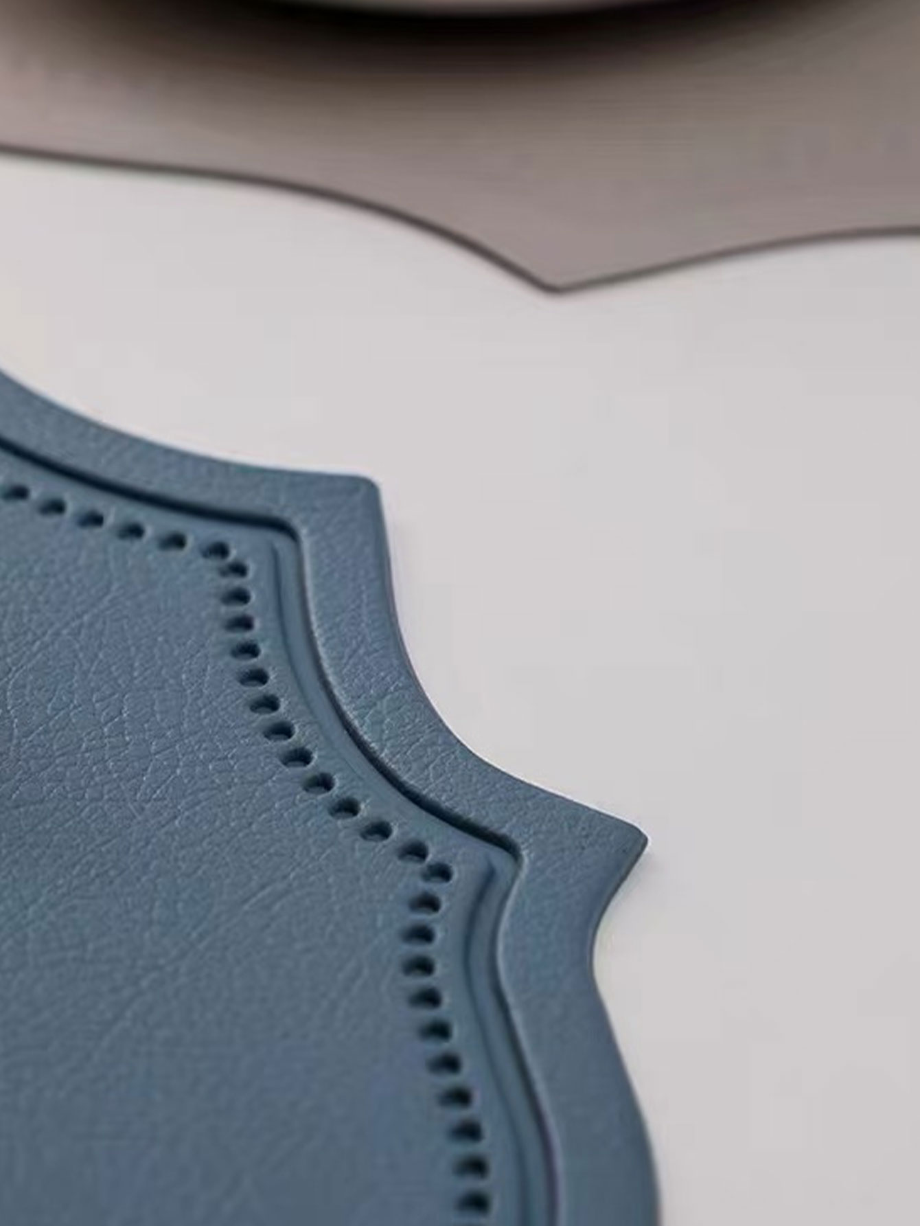 Leather Placemat Ins Style Din - огляд і ціна Leatherwork Desk